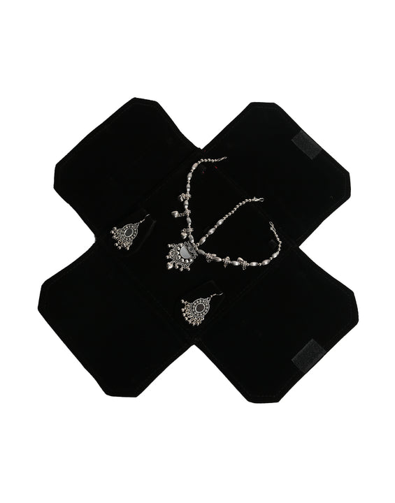 8X8 VELVET NECKLACE SET FOLDER