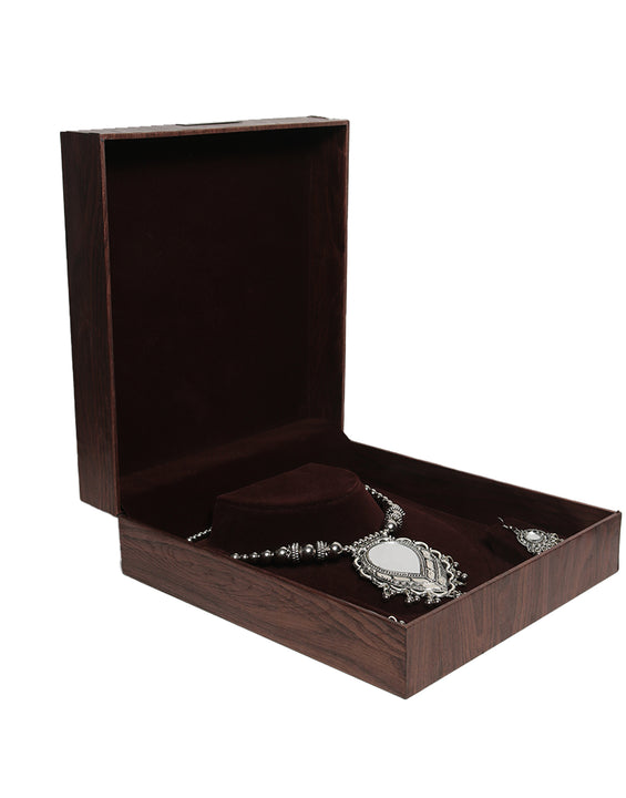 WOODEN NECKLACE BOX